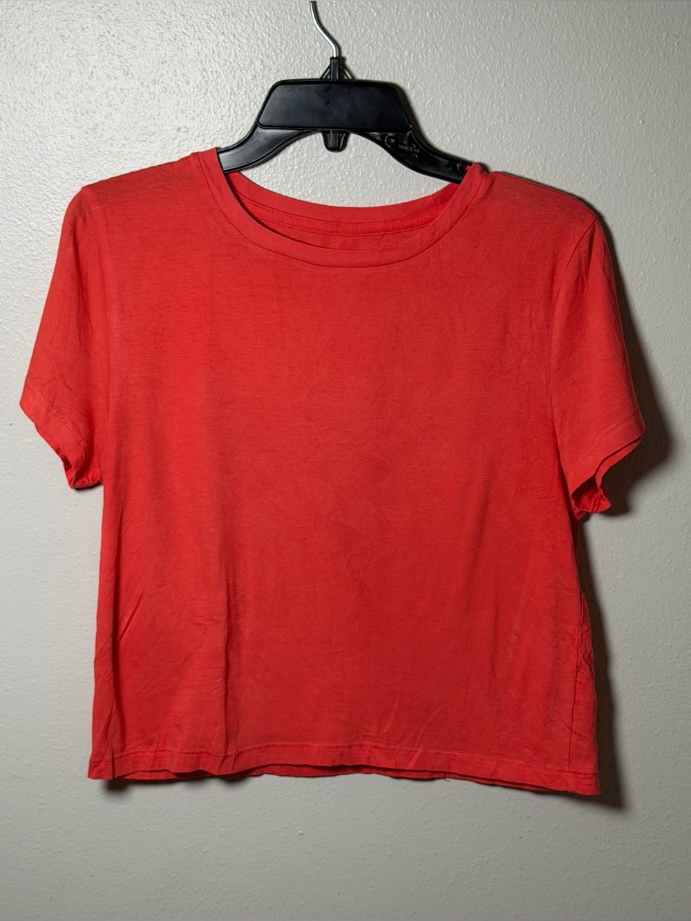 Universal Thread Women Red/Orange Minimalist Short-Sleeve Crewneck Tee size M